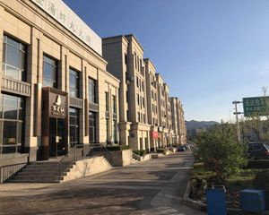 中冶蓝城新上精装修品字三室,实得面积大,采光好