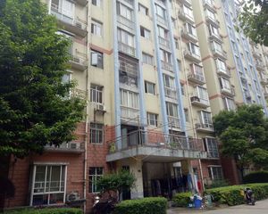 马厂地铁口纯板楼,采光充足,公摊小,业主诚心卖