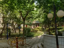 带私家露台轻轨站旁边装修保持新