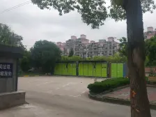 带天井太阳房,装修很好,看房随时。