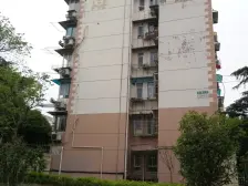 近花园,中间楼层,地铁距离500米