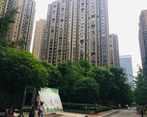 绿地国际花都三期3室2厅东南