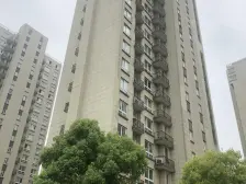 地铁口50米,进才一房,采光好,中高层