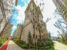 房子近万达广场,近轻轨站,医大附属医院