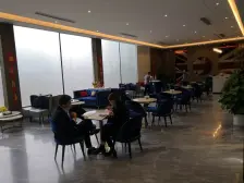 地铁口旁边 出门就是赣江湿地公园 江景房