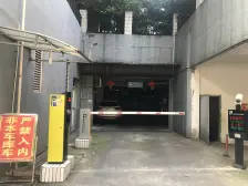 观音桥商圈 就在观音桥广场旁 业主诚心出售