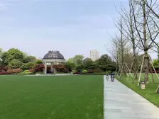 标准的四房,精装修三件套,看房方便