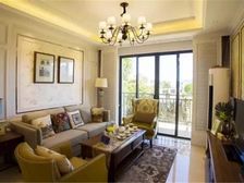 小区房子房龄新,小区环境保持的很好,人文素质比较高