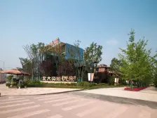 北大资源玖仰跃层洋房距离676公交车站100米