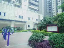 轻轨旁 正规两室 带阳台 户型方正 业主诚心出售