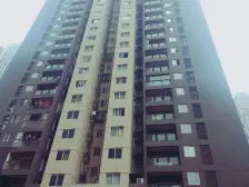 轻轨旁 正规三室带大阳台 户型方正 业主诚心出售