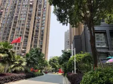 地铁口,2室2厅,可改3房。