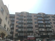 中间楼层,一室一厅,采光好,公园旁。