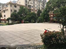 大信花园,精装大三房,楼层好,采光好。