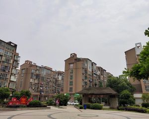 澄湖左岸一二楼复式带院子精装修