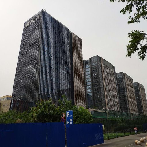 大兴绿地中央广场公寓1室1厅东南朝向6400.00元/月出租