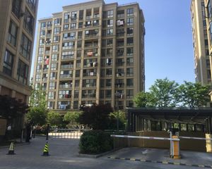 三房两卫 婚装 东边套 楼层佳