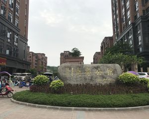 凤翔湖滨世纪首邑4室2厅东南