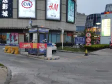 繁花复式,交通便利,位置优越,配套齐全,拎包入住,环境优美。