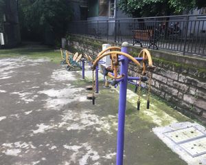 光电路花园三村二房40万