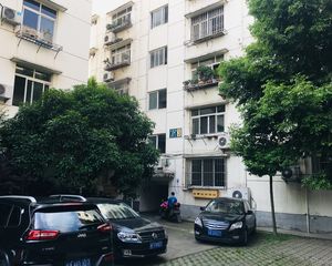 书院小区4室1厅东南