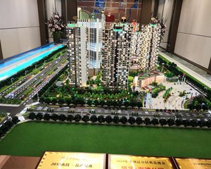 地铁口,江景三房,精装修,户型好,全天太阳,新洪城