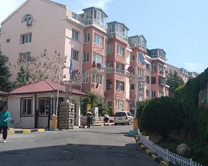 封闭小区中间楼层南北通厅户型急售可议看房方便