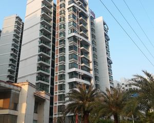 小区环境优美,闹中取静,生活配套齐全