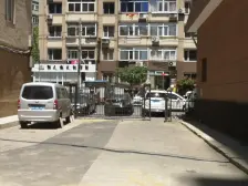 精装修,地角好 交通齐全,2室2厨2卫,一户两门。