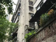 此房是2楼 业主安心出售 价格面议 生活交通很方便