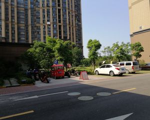 东和雅苑2室2厅1厨1卫,白坯房。