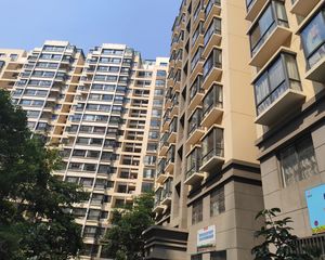 此房满五年,装修好,地铁口,小区环境优美