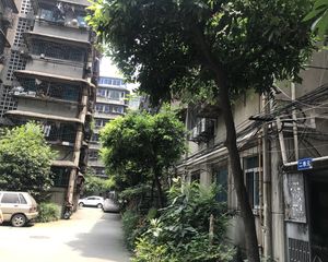 鼓楼洞街7号3室2厅东南南