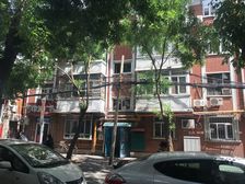 两室拆间直管公产,有7平米的白本面积作为厨房钥匙房