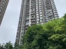 此房满两年,带家具家电一起出售,可以拎包入住