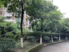 1.5号线出行方便,配套齐全,诚心出售。