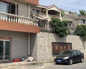小区里普通住宅产品,一楼*有阳光房,一梯两户
