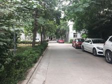 鸿儒小区双气大三室满五年随时过户急售
