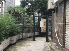 轻轨站60米,三室,户型方正,配套齐全,出行方便