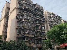 兰花小区 5号线凤西路站出口旁 带阁楼单独住或租