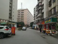 精装步梯三房两卫楼顶有平台花园