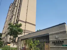 采光充足,精装修,主卧朝南,小区中心位置,电梯房
