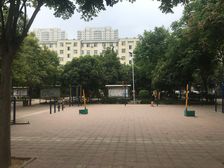 鸿儒小区大三室双气房满五年能贷款急售急售