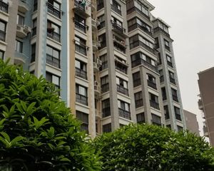 金座蓉城胜景3室2厅东南