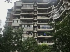 学府路 伴山雅筑四房295万