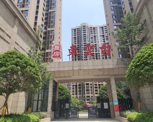人民东路6号线地铁长房东云台中间位置精装三房