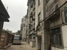 此房低楼层,小两室,室内简装,出入方便