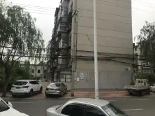 年轻人过度房子位置好,出行方便,房子采光好,近公园