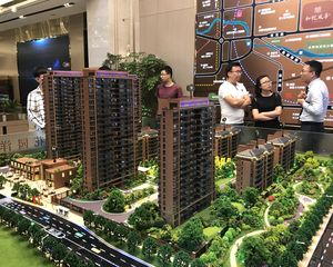 自主精装洋房,品牌家具家电,公园旁,近地铁