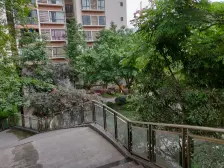 九龙坡区石坪桥正规大四室现代装修出门就是车站